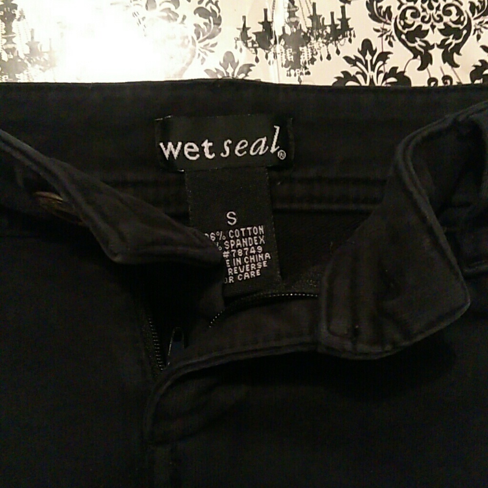 Shorts - Picture 3 of 3